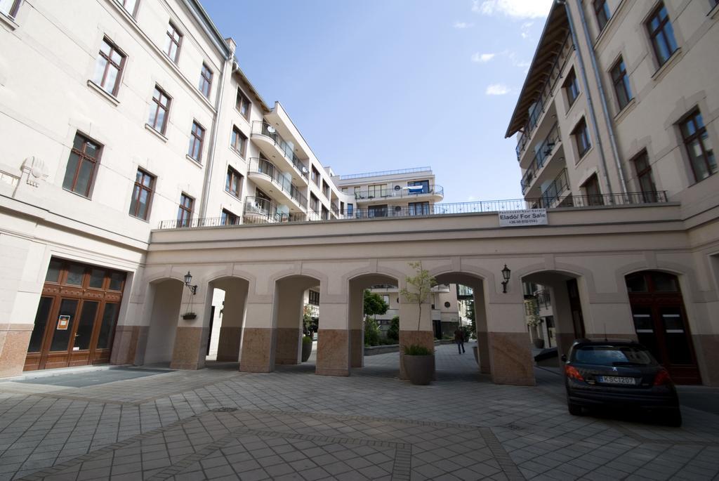 Gozsdu Spacious Lejlighed
